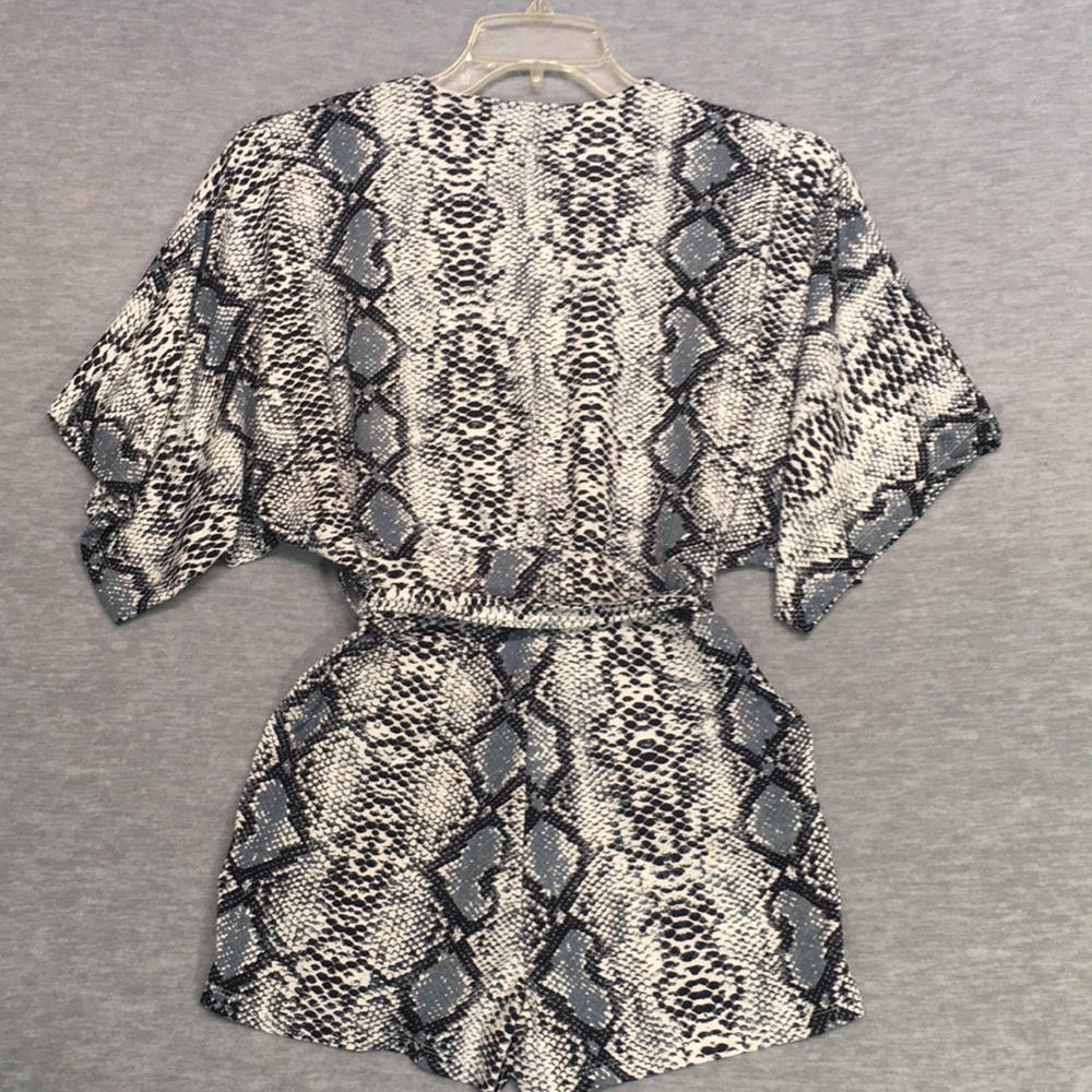 CAPELLA NWT Super Soft and Stretchy V Neck Romper Snakeskin Design and Tie Belt - Picture 2 of 16